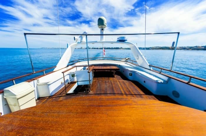 Explorez Marsaxlokk en une demi-journée : louez un bateau à moteur pour 4 h