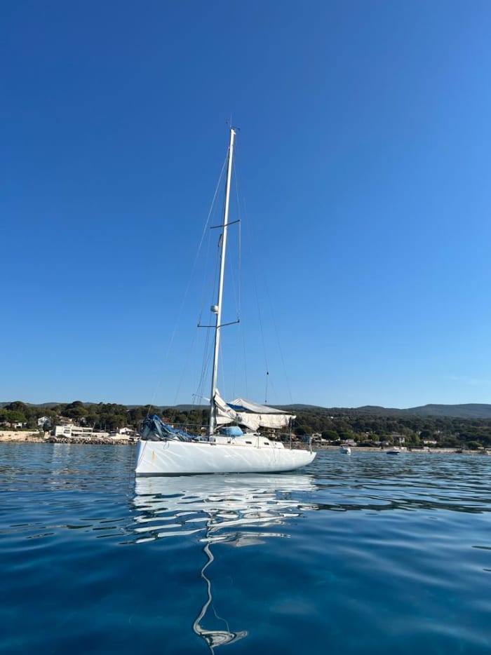 Discover La Ciotat on a full-day sailboat trip