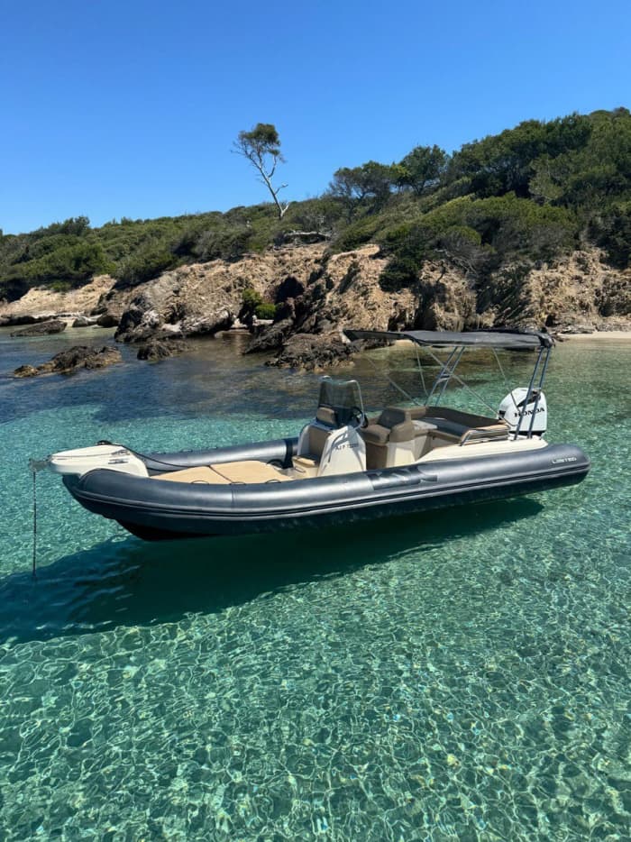 Ontdek Hyères tijdens een 9-uur durende boottocht.