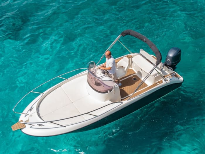 Relájate en un paseo en barco de 4 horas en Dubrovnik.