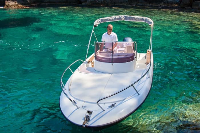Relájate en un paseo en barco de 4 horas en Dubrovnik.