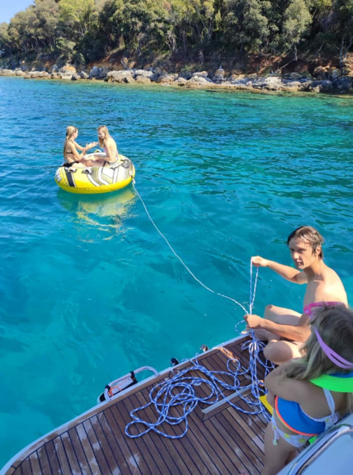 Full-Day Medelin Bay Tour: Explore Turquoise Waters & Charming Islands