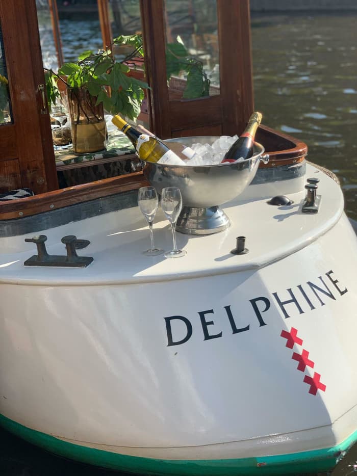 2h30 to explore Amsterdam on a motorboat