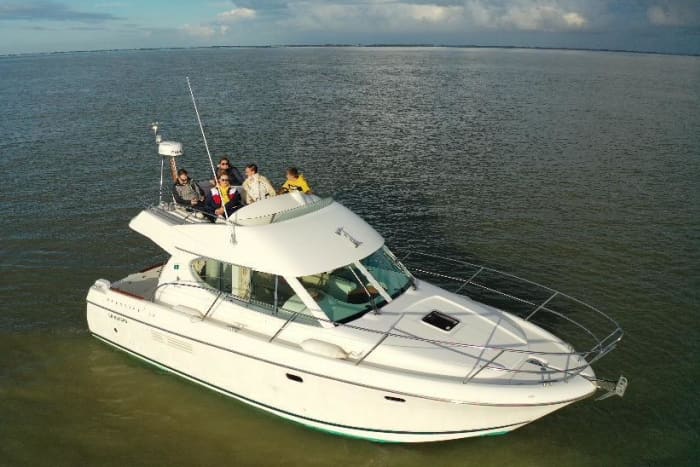 Seu barco a motor particular para um dia em La Rochelle