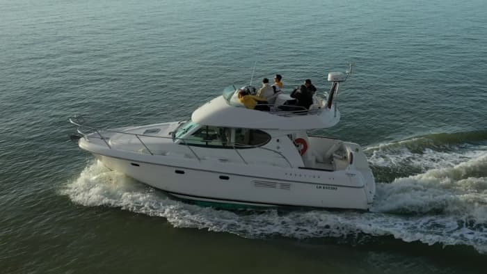 Seu barco a motor particular para um dia em La Rochelle