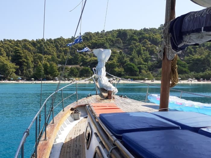 Your own Greek Odyssey: A 7h voyage on a sailboat