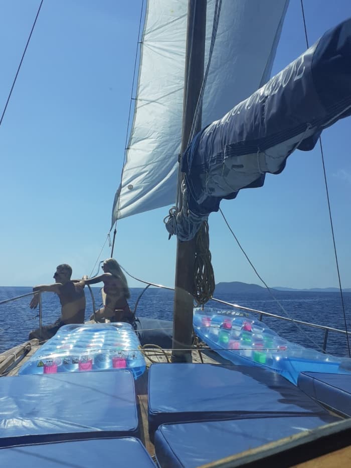 Your own Greek Odyssey: A 7h voyage on a sailboat