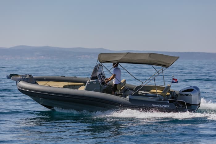 Genießen Sie die Sonne auf einer 9-stündigen Bootstour in Split.