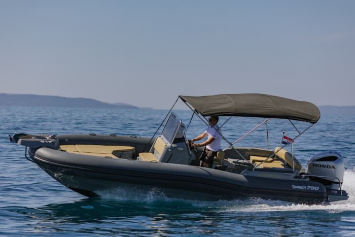 Genießen Sie die Sonne auf einer 9-stündigen Bootstour in Split.