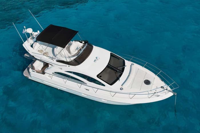 Erkunden Sie die Blaue Lagune mit der luxuriösen Azimut 42