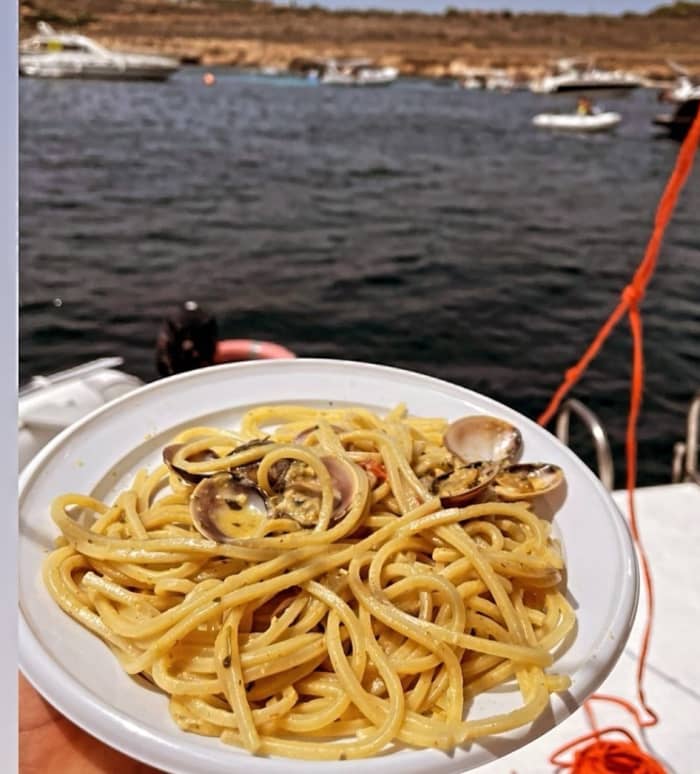 Ihr Tag in Marsala: Mieten Sie ein Motorboot für 8,5 Stunden voller Entdeckungen