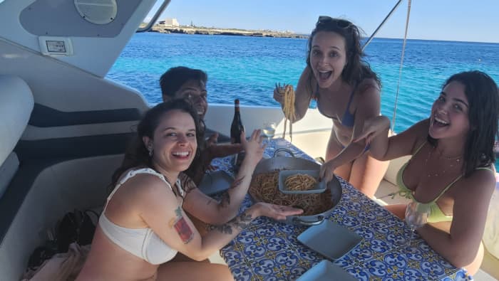Ihr Tag in Marsala: Mieten Sie ein Motorboot für 8,5 Stunden voller Entdeckungen