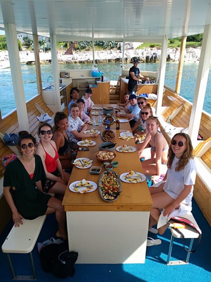 Pula escape: 2h of relaxation on a motorboat