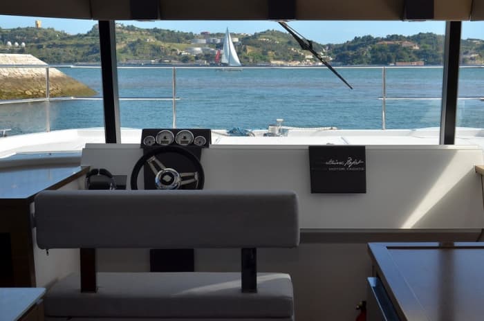 Private Motorboot-Tour entlang der Küste von Lissabon