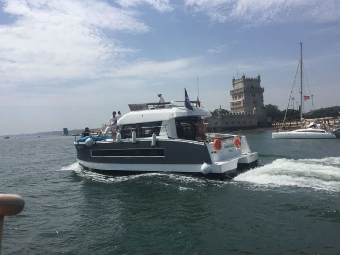 Private Motorboot-Tour entlang der Küste von Lissabon