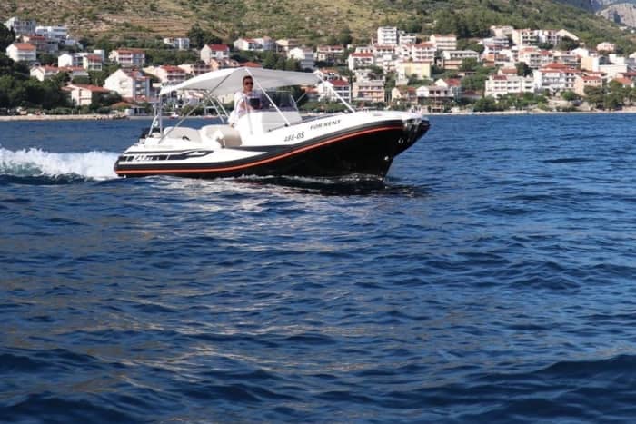 Enjoy the sun on a 8h boat trip in Omiš