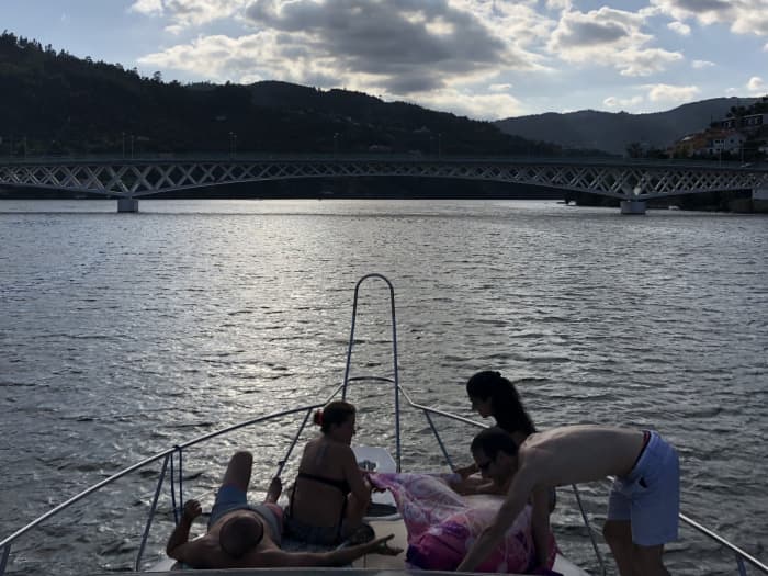 Half-day Castelo de Paiva discovery: Your short escape on a motorboat