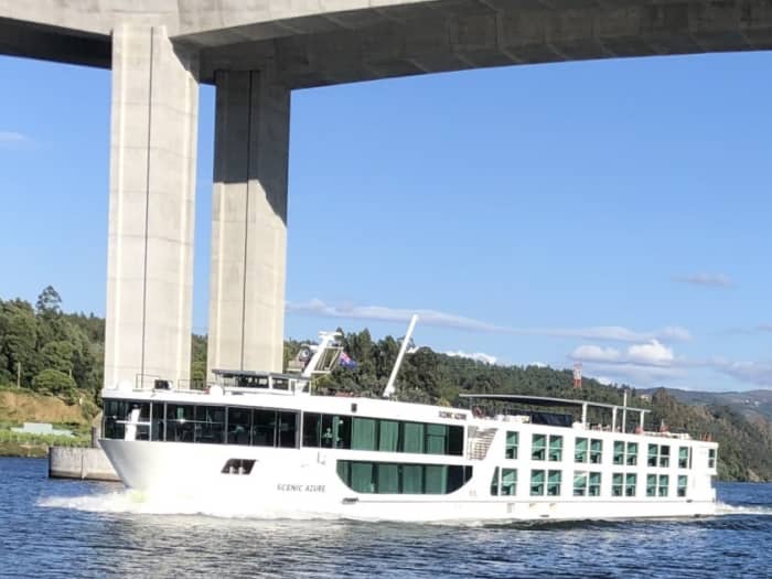 Half-day Castelo de Paiva discovery: Your short escape on a motorboat