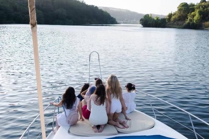 Half-day Castelo de Paiva discovery: Your short escape on a motorboat