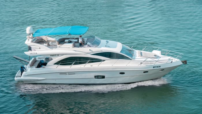 A full day of magic in Dubai on a motorboat
