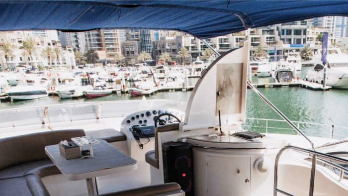A full day of magic in Dubai on a motorboat