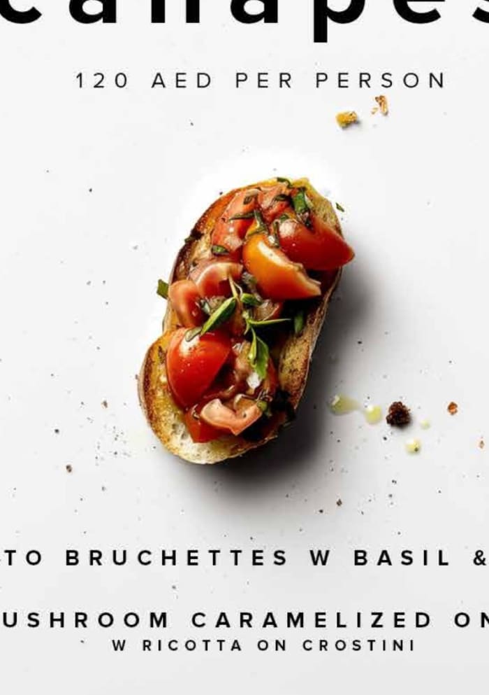 Relax on a motorboat in Dubai for 4h30