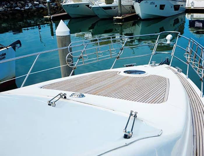 4-Hour BBQ Yacht Cruise in Abu Dhabi