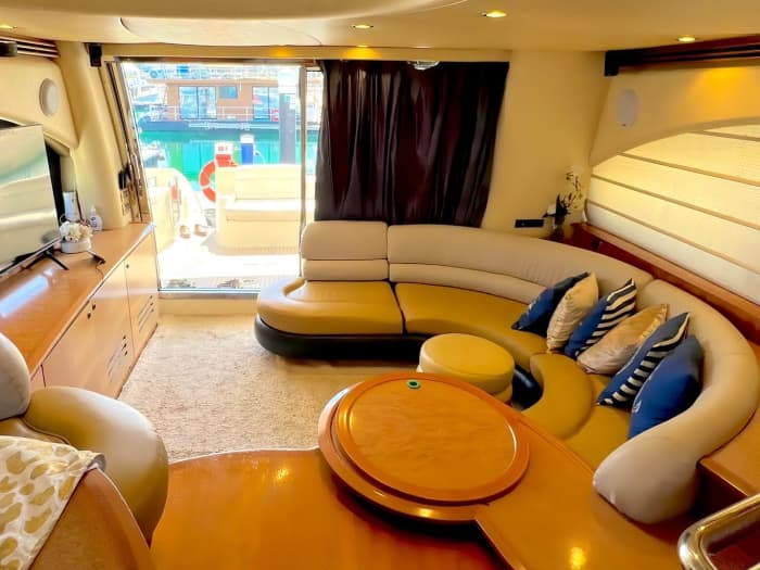 4-Hour BBQ Yacht Cruise in Abu Dhabi