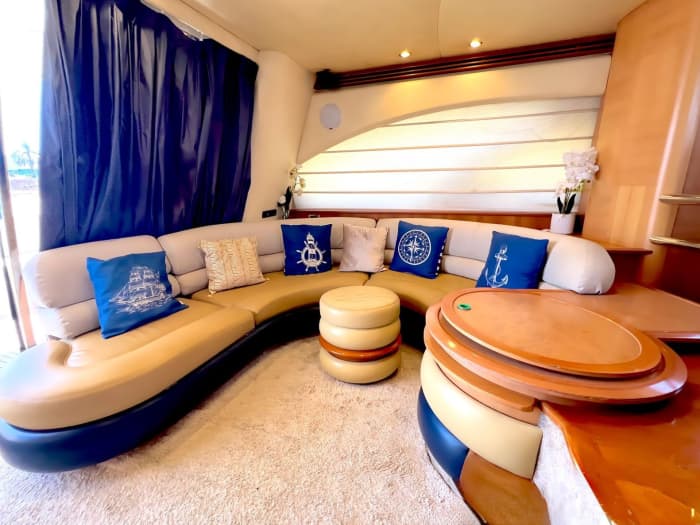 4-Hour BBQ Yacht Cruise in Abu Dhabi