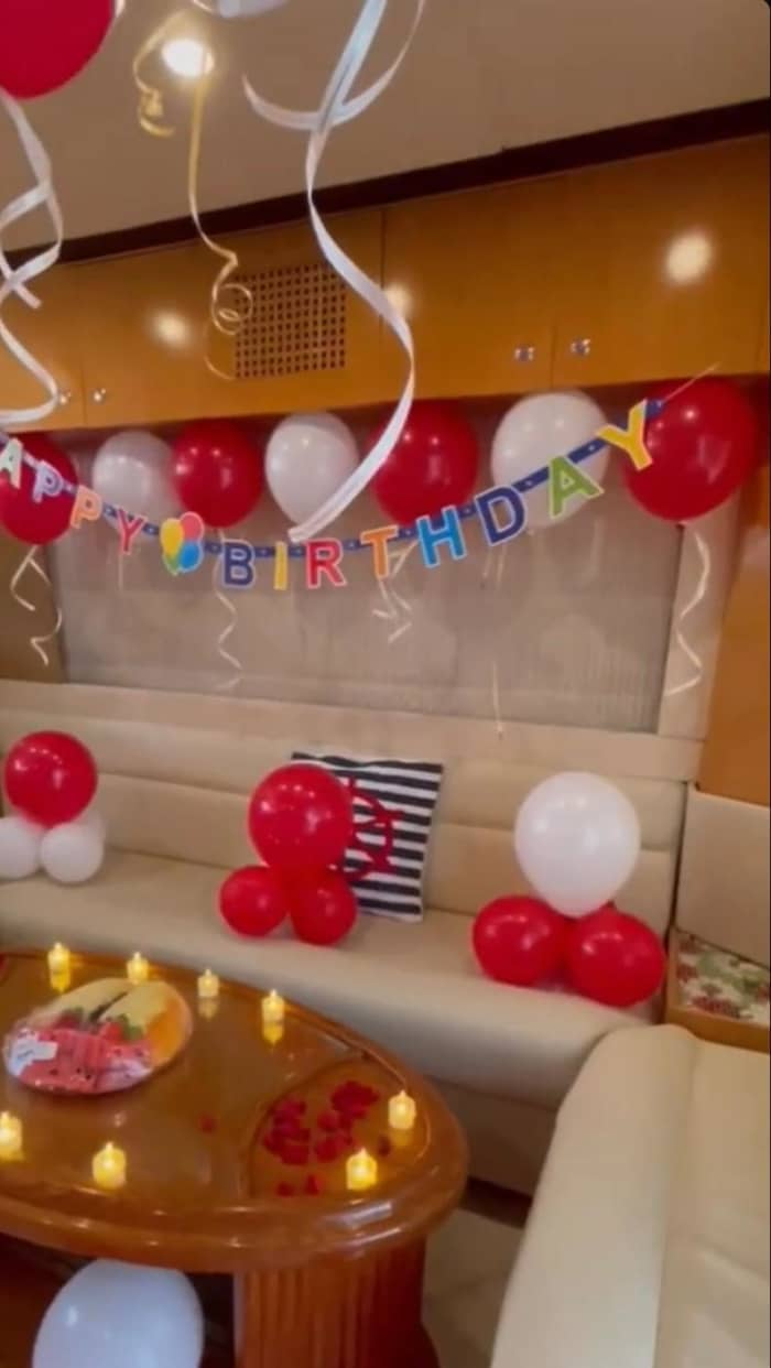 4-Hour Birthday Cruise in Abu Dhabi with Balloons and Cake