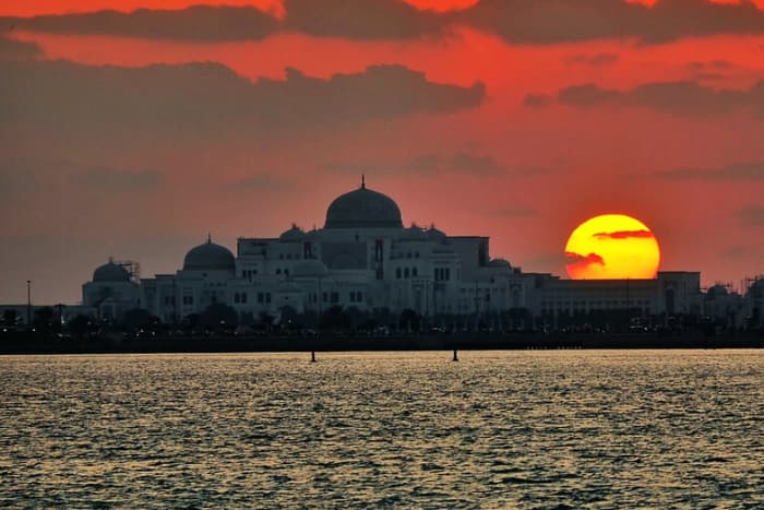3-Hour Sunset Cruise on a Luxury Yacht in Abu Dhabi