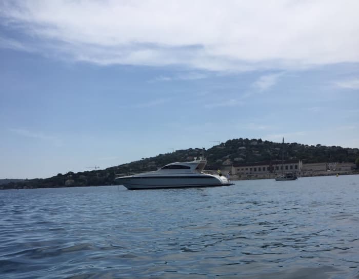 Daily trip on a motor yacht departing from Saint-Tropez