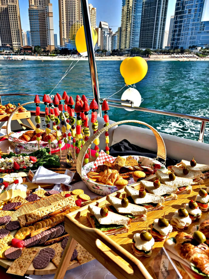 Enjoy a full day on a motorboat in Dubai