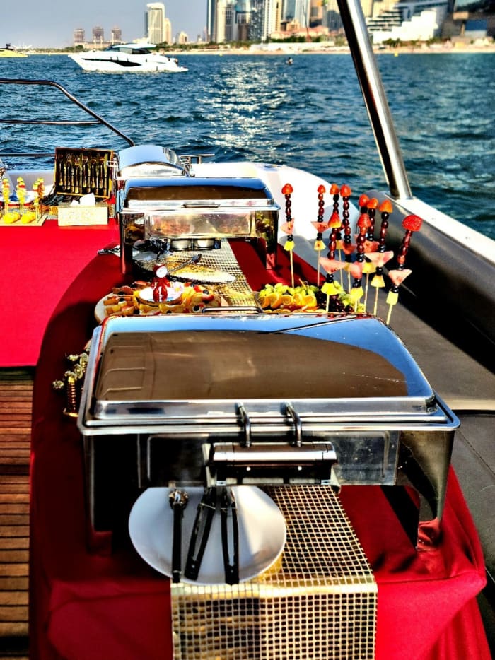 Enjoy a full day on a motorboat in Dubai