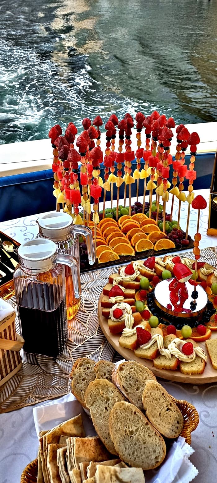 Enjoy a full day on a motorboat in Dubai