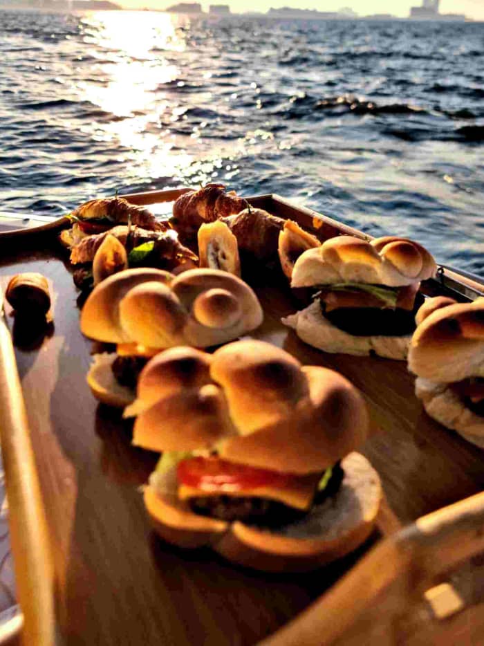 Enjoy a full day on a motorboat in Dubai