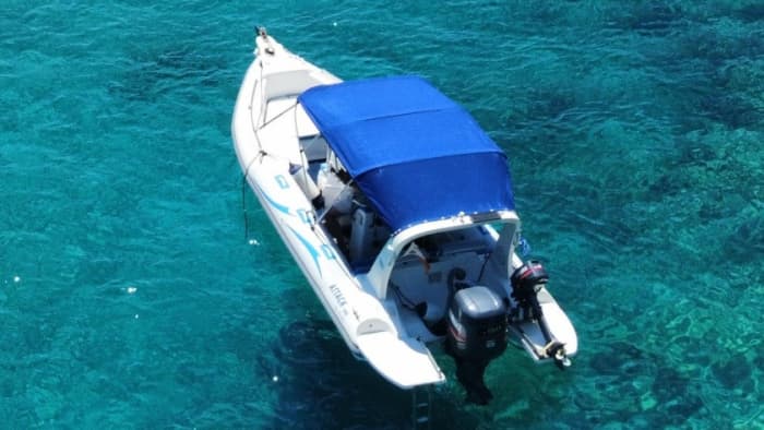 Excursión privada en barco alrededor de Syvota a motor.