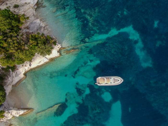 Grottes cachées et patrimoine : expérience en yacht à Corfou (5 heures)