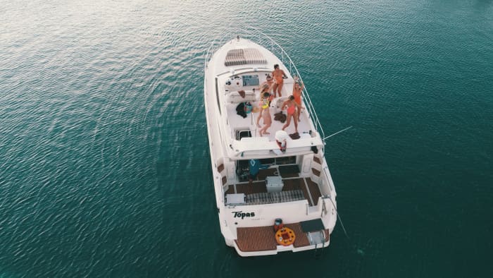 Ciesz się całym dniem na jachcie motorowym w Puerto Aventuras