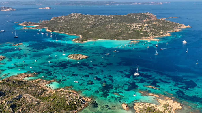 Endagsutflykt till Maddalenas skärgård: en resa genom historia och naturliga underverk