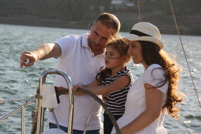 Enjoy 2h of sun on a sailboat in Folgosa