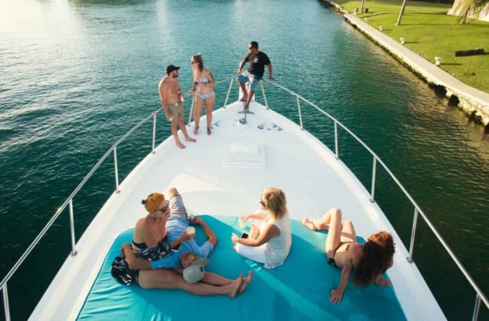 A full day of magic in Puerto Aventuras on a motor yacht
