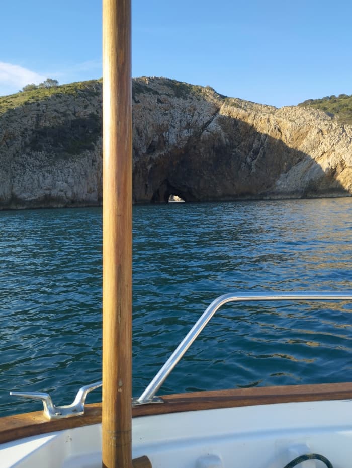 8h of sailing along the coast of Roses
