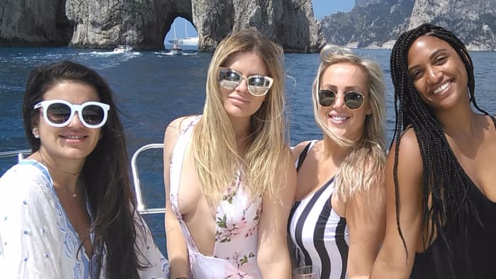 Italienische Träume beginnen auf See: Eine 9-stündige Fahrt durch das Herz von Sorrent.