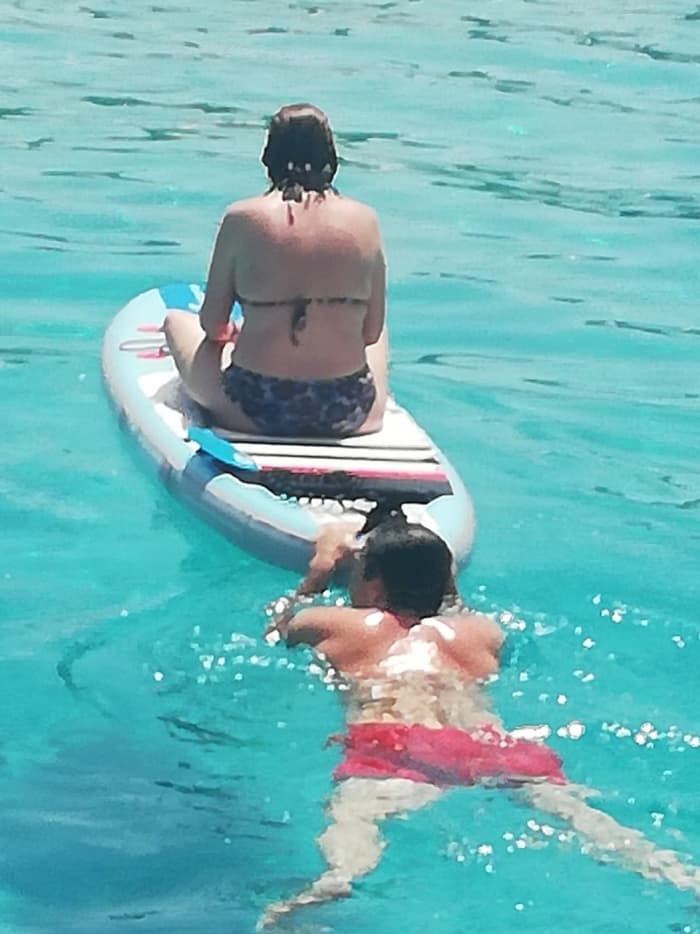 Een dagtocht zeilen in Marina di Pisa op een zeilboot.