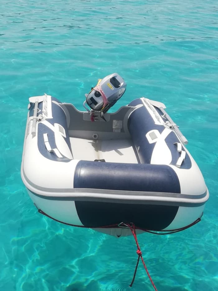 Een dagtocht zeilen in Marina di Pisa op een zeilboot.