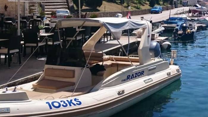 Consacrez une demi-journée à vous détendre sur un bateau à moteur à Split.