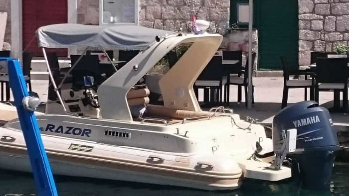 Consacrez une demi-journée à vous détendre sur un bateau à moteur à Split.