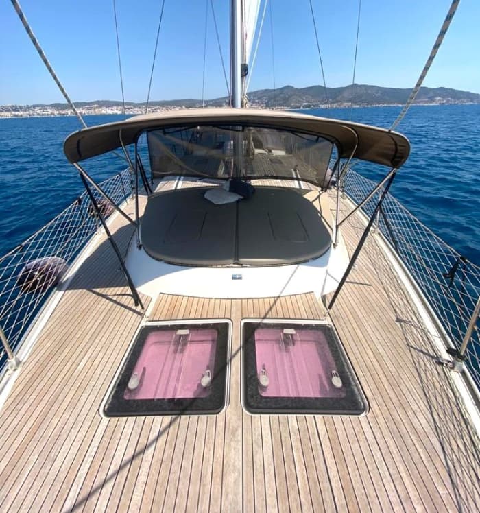 Geniet van een dag op een luxe zeilboot en ontdek Sitges.