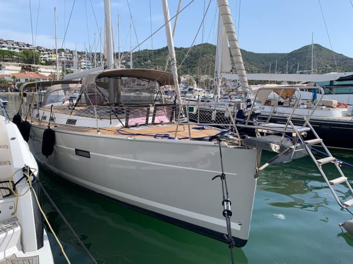 Geniet van een dag op een luxe zeilboot en ontdek Sitges.